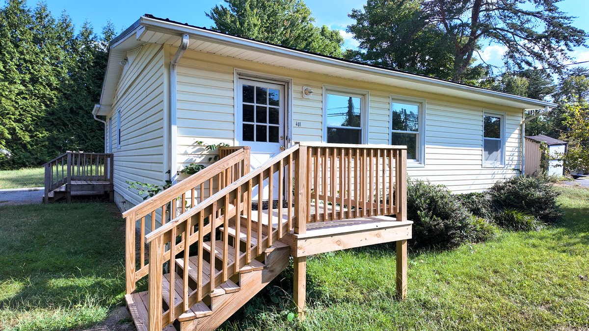 Lynchburg Single-Family Home for Auction  401 Alta Ln, Lynchburg, VA 24502