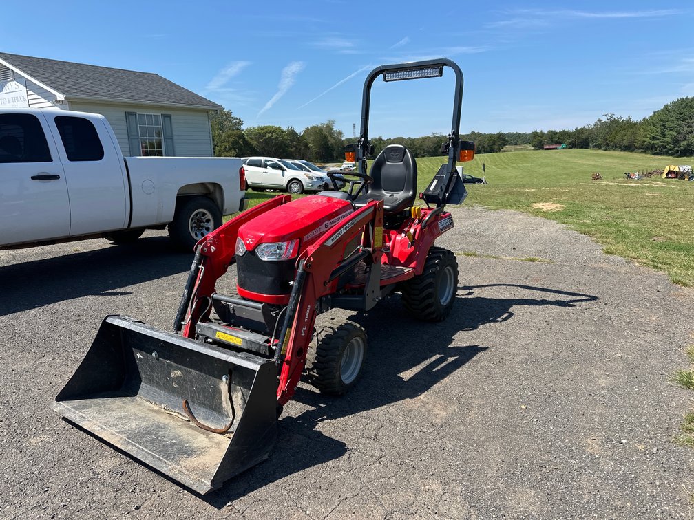 2023 Massey Ferguson GC1723 E 4WD Sub-Compact Tractor w/ Loader