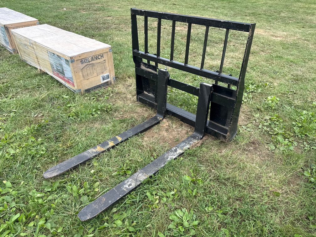 NEW 4' Quick Attach Pallet Forks
