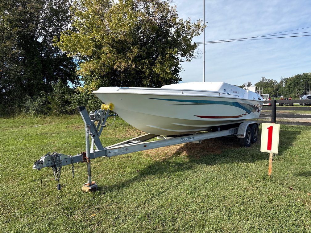 2000 Ultimate Warlock 23' XRI Cabin Motorboat, Mileage: 937
