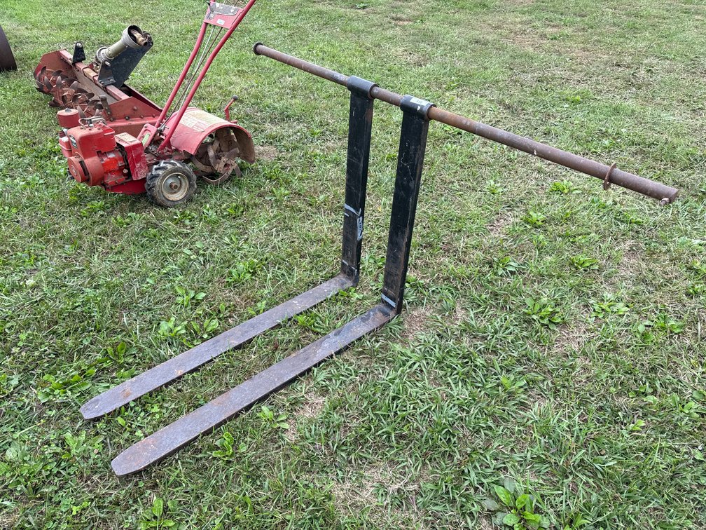 4' Pin-On Pallet Forks w/ Mounting Shaft