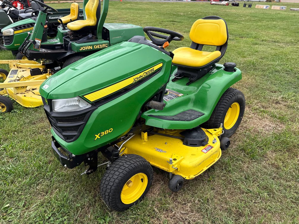 John Deere X380 Lawn Tractor, Hours: 102.8