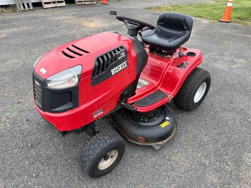 Huskee LT 4200 Lawn Tractor