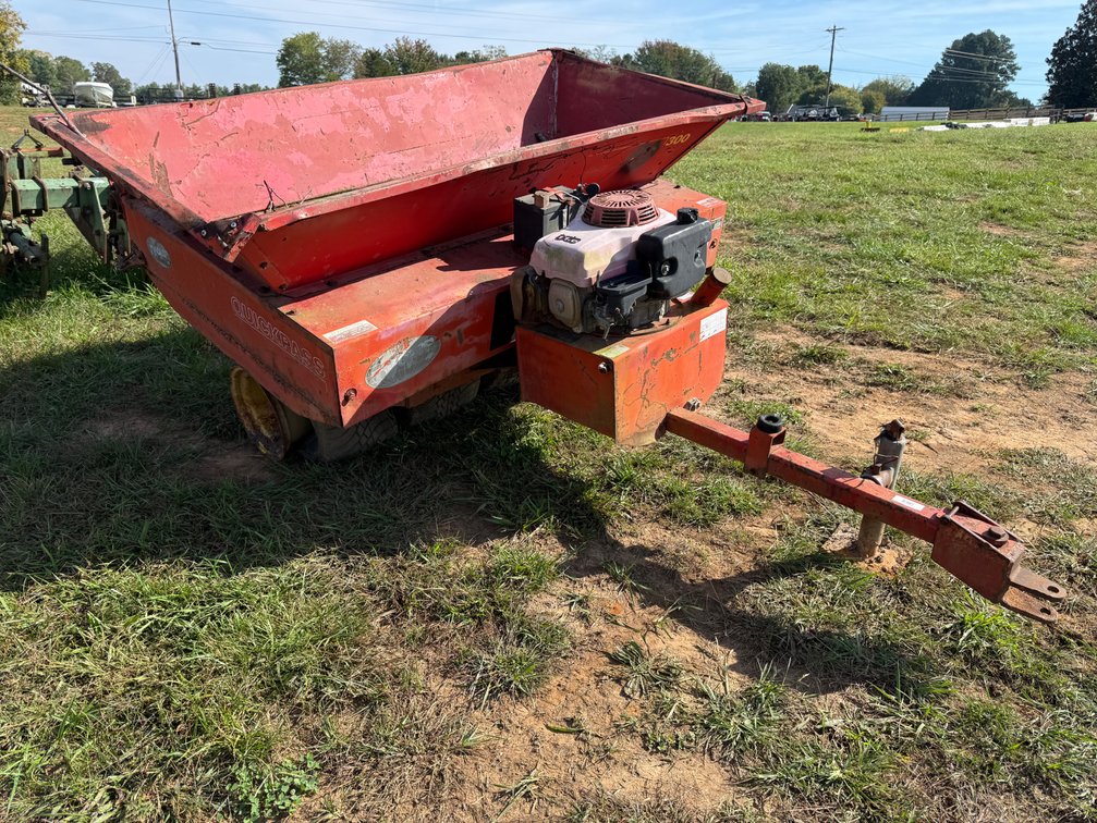 2000 Ty-Crop QuickPass 300 Pull-Behind Topdresser Spreader