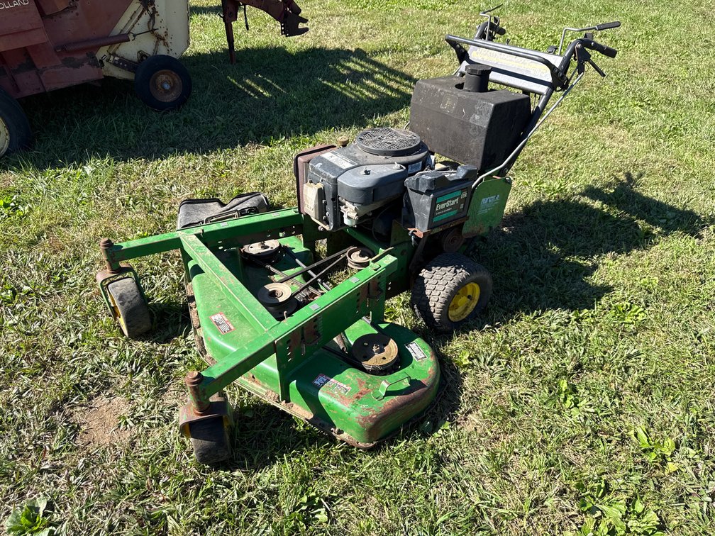 John Deere GS75 Commercial Walk-Behind Lawn Mower