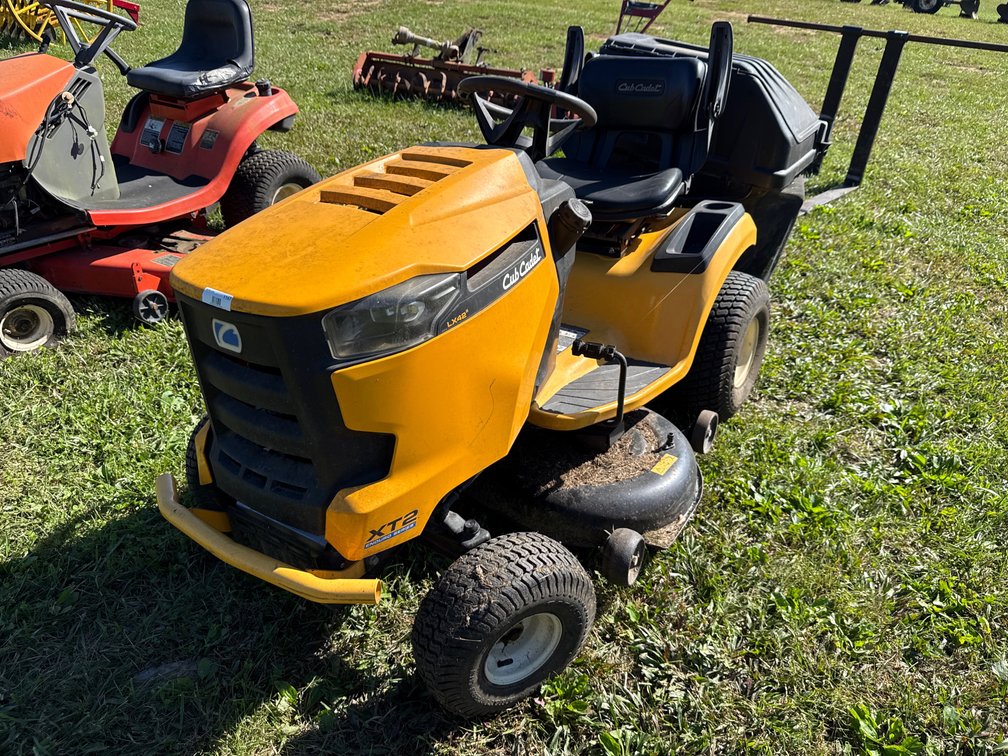 2018 Cub Cadet XT2 LX42 Riding Lawn Mower, Hours: 114.2