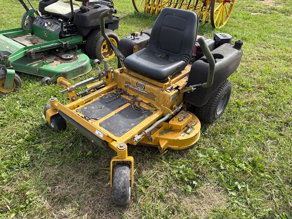 Hustler FasTrak 926519 Zero-Turn Lawn Mower