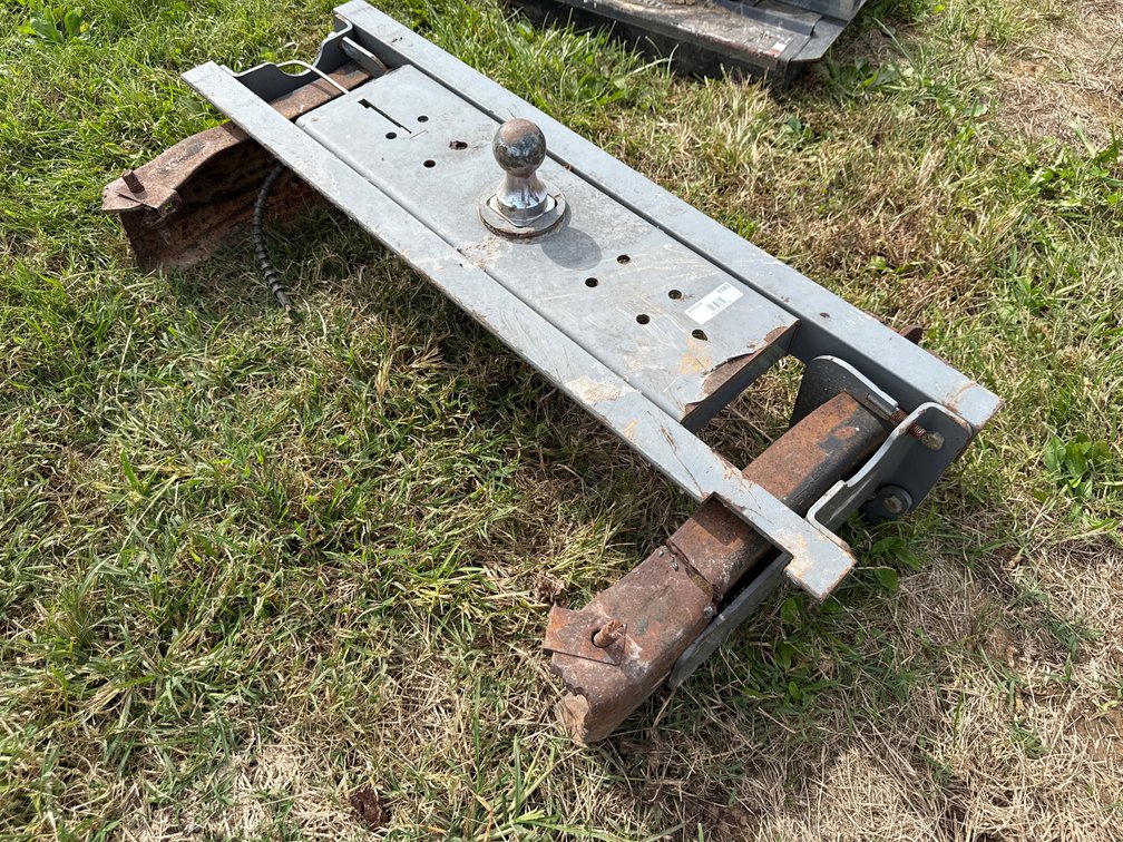 Gooseneck Trailer Hitch Assembly with Ball