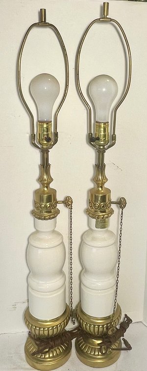 Pair of 2 Hyalyn Westwood Fine Porcelain Lamps ( Both Work)
