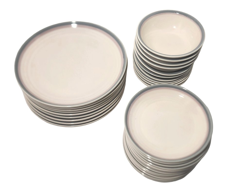 Pfaltzgraff Aurora Pink Dinnerware, 9 Dinner Plates 10", 12 Side Plates 6 3/4", 11 Small Bowls 6"
