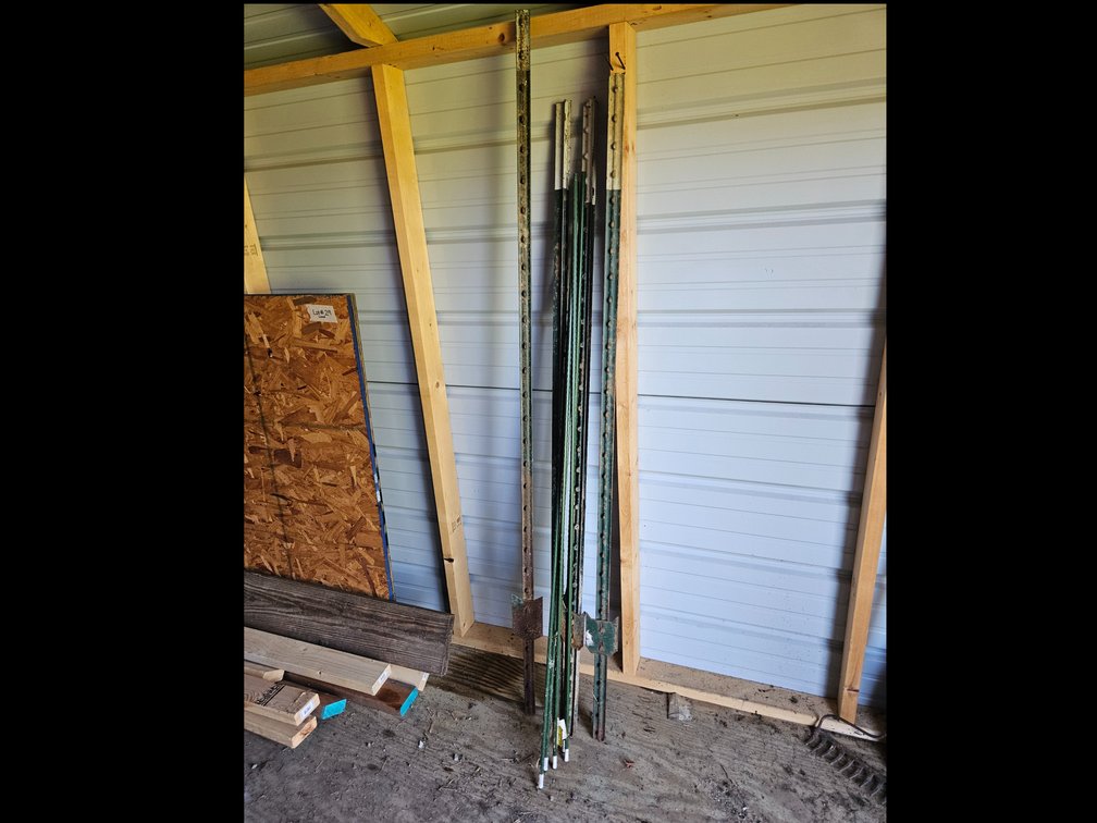 Fence Posts (4), 5' Steel Stakes (5)