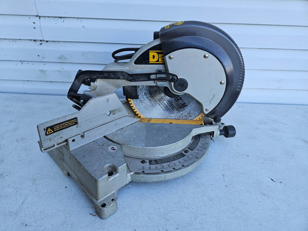 Dewalt 12" Compound Miter Saw
