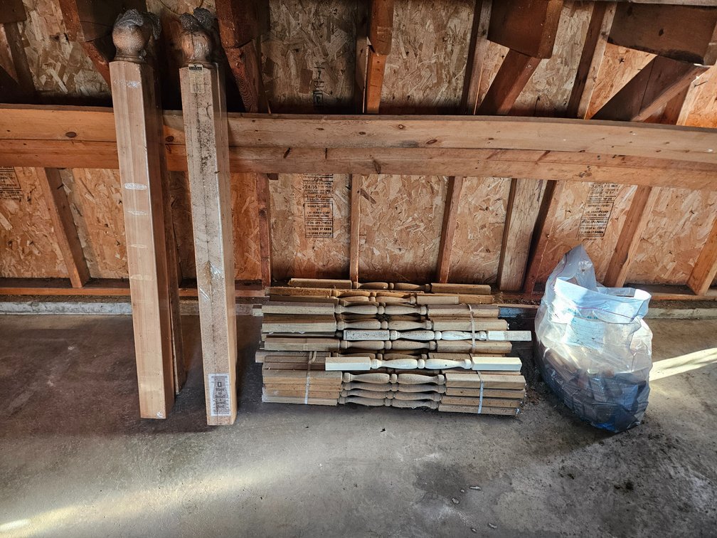 Wood Post Spindles, Newel Posts (4)