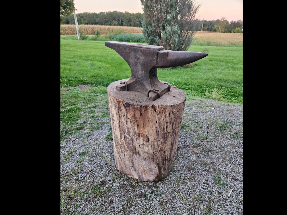 Anvil with Stump