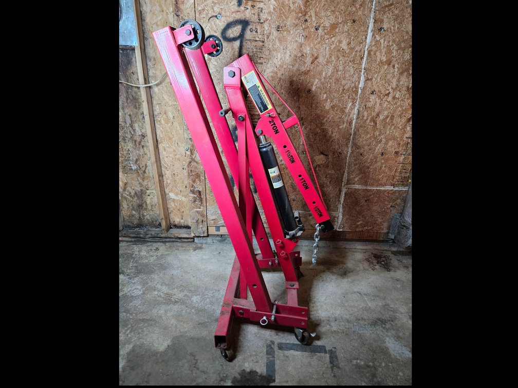 Larkin Hydraulic Foldable Shop Hoist with Engine Leveler