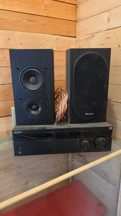 Sony receiver with two Pioneer speakers (works great)
