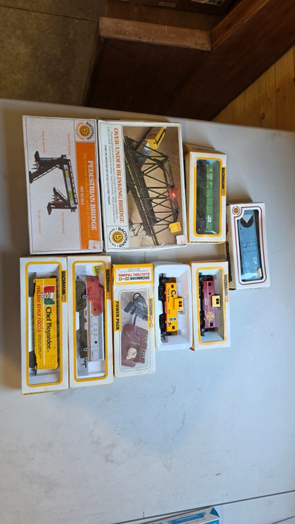 Bachmann HO trains with engine and power pack