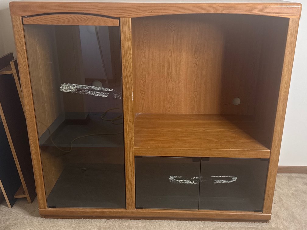 Entertainment stand with shelves