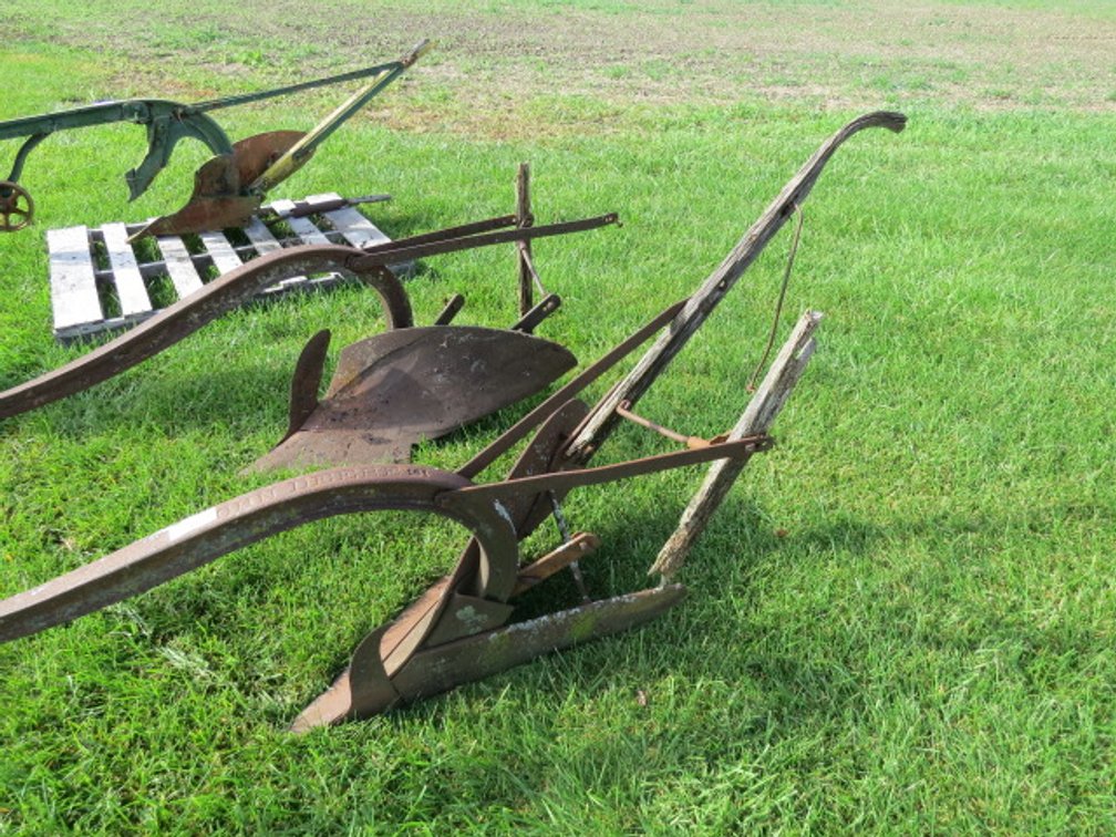 John Deere 101 righthand plow