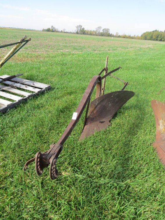 John Deere 376 lefthand plow