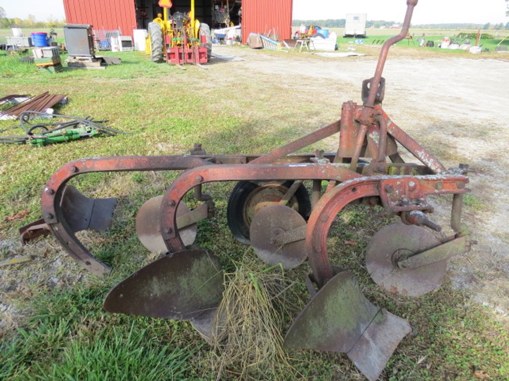 IH McCormick Little Genius NO. 8 2 bottom plow