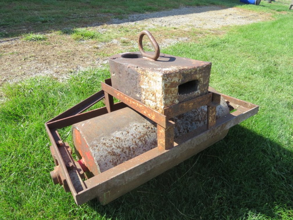 Metal lawn roller