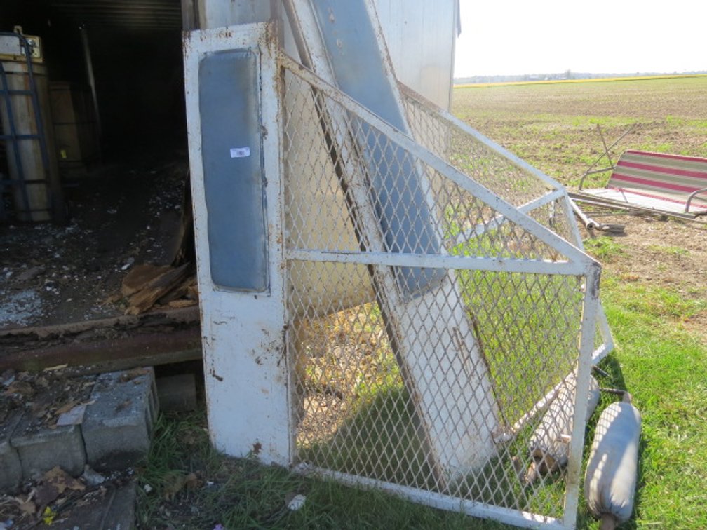 Metal gates