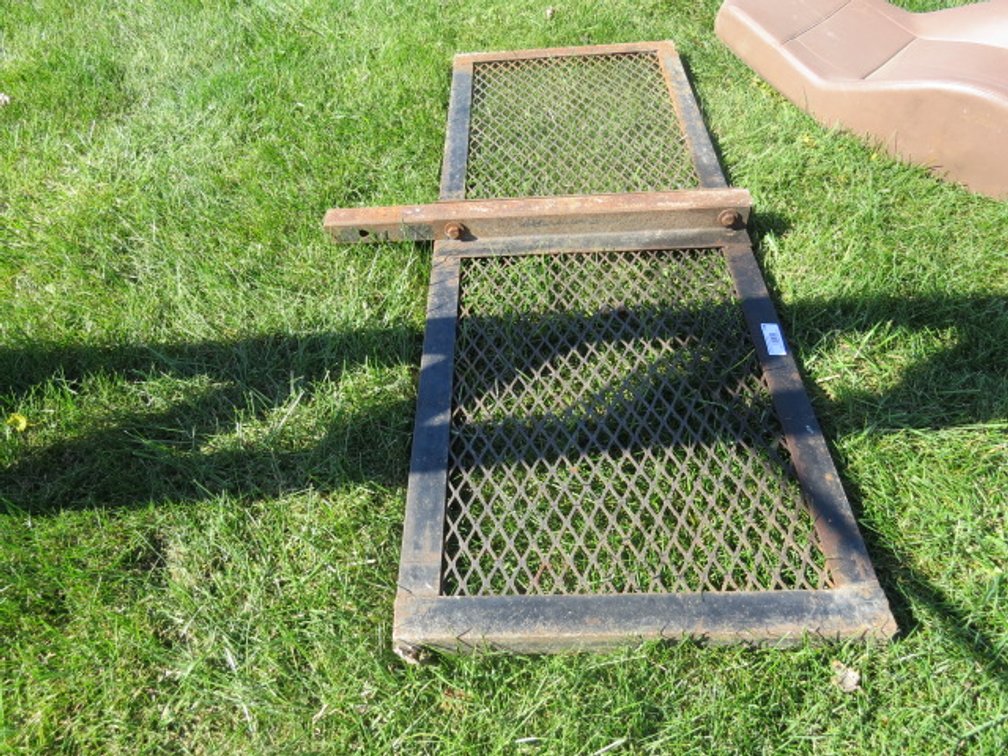 Metal cargo carrier