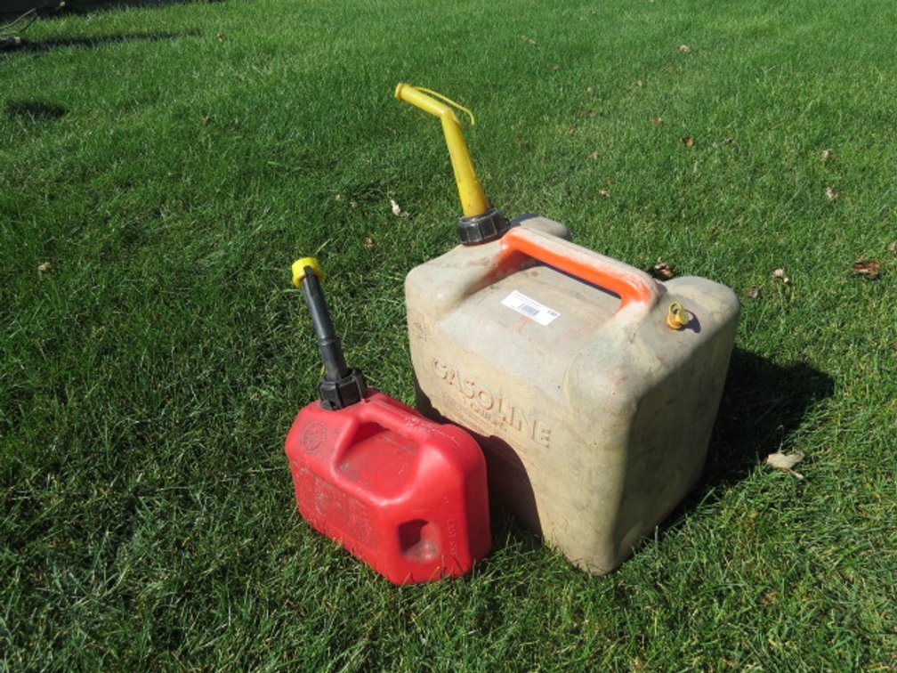 (2) Plastic gas containers