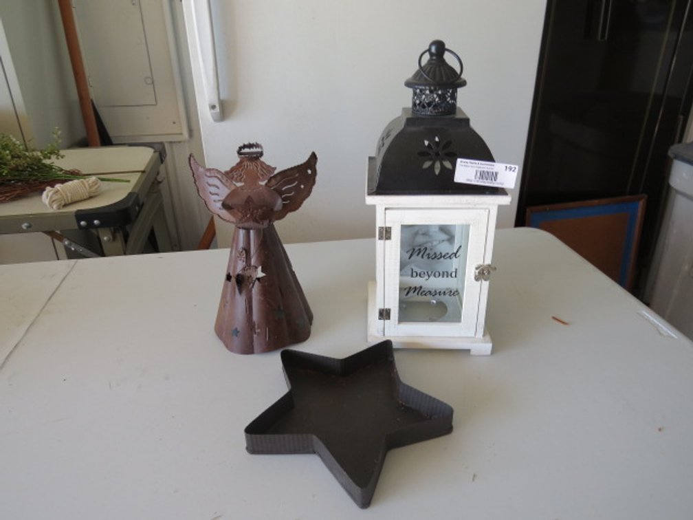 (3) Decor items