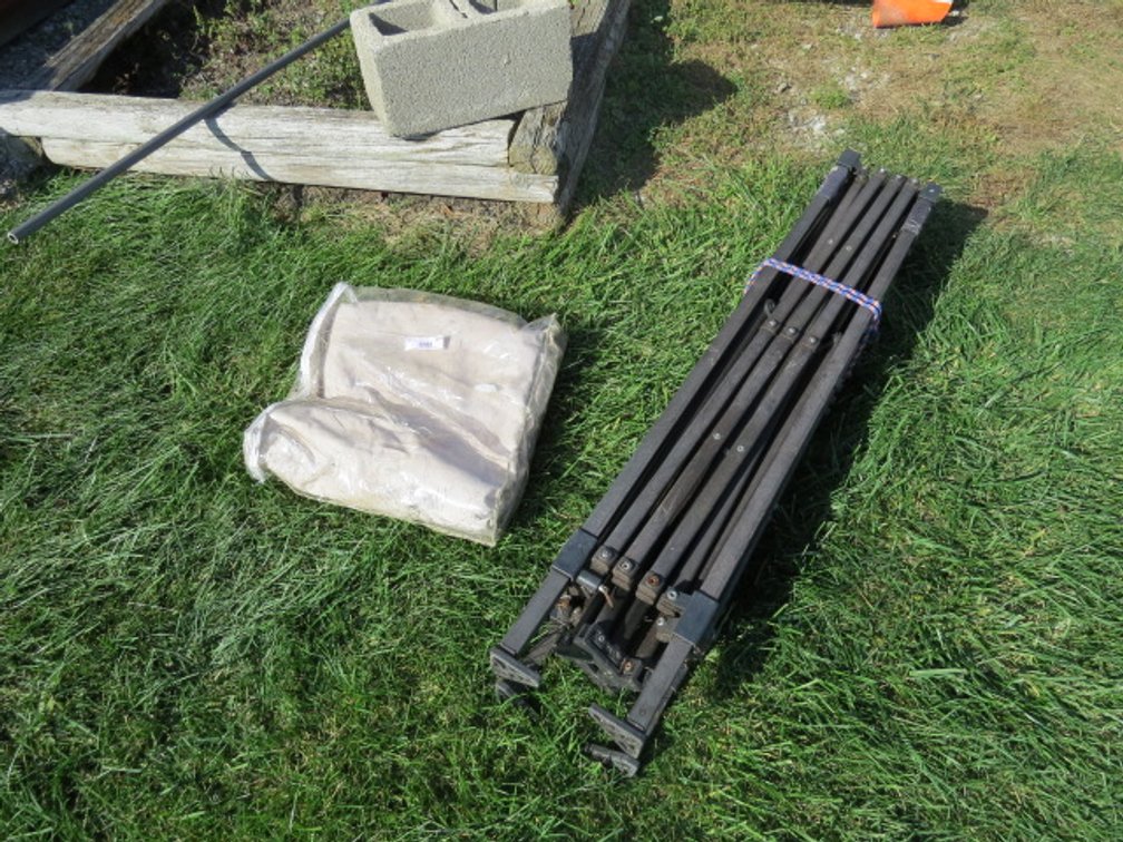 Collapsible tent/awning
