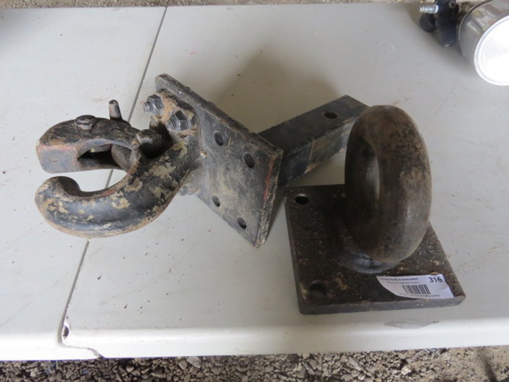 Trailer Hitch Coupler