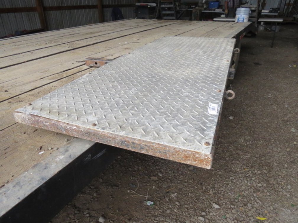 Hitch-Mount Diamond Plate Platform