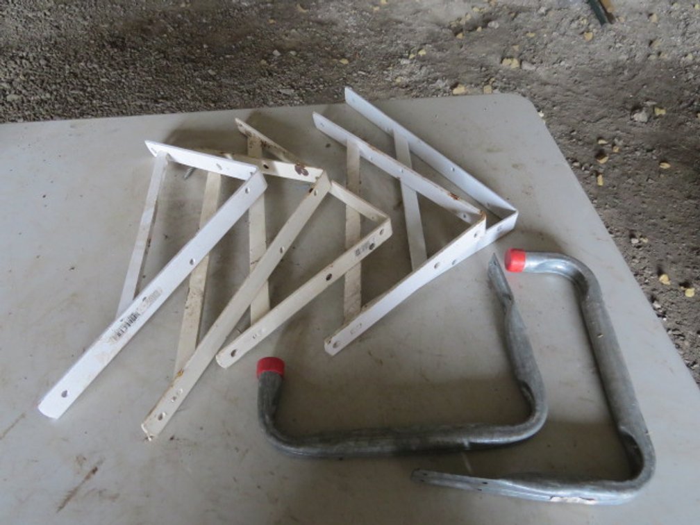 Metal Folding Supports