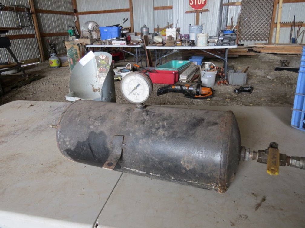Air Tank & Pressure Gauge