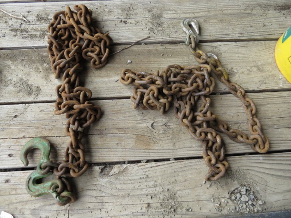 Heavy Chains & Hooks