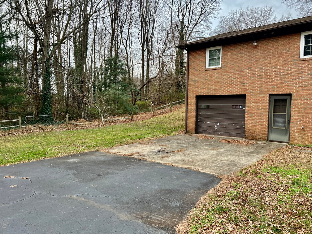 Adorable Brick Home in Taylorsville, NC Auction