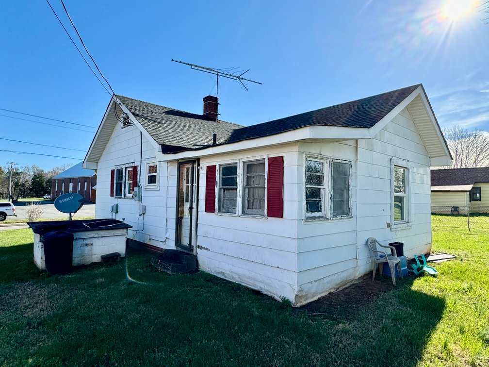 JUDICIAL SALE - 2 Bed/1 Bath Home in East Bend, NC