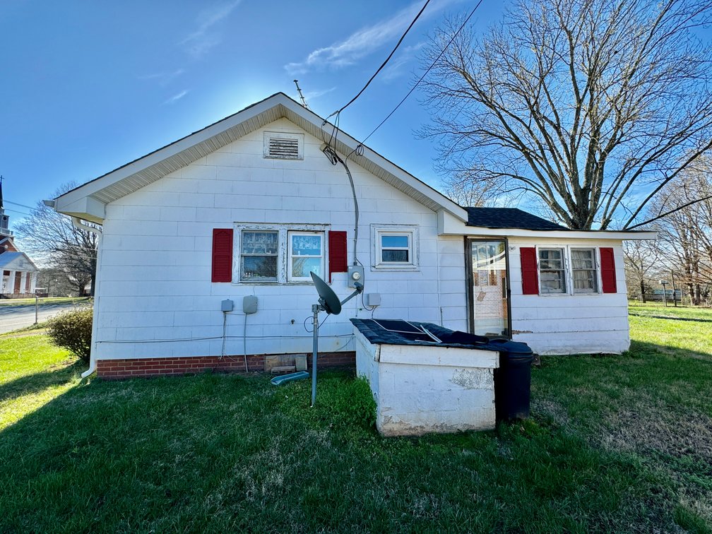 JUDICIAL SALE - 2 Bed/1 Bath Home in East Bend, NC