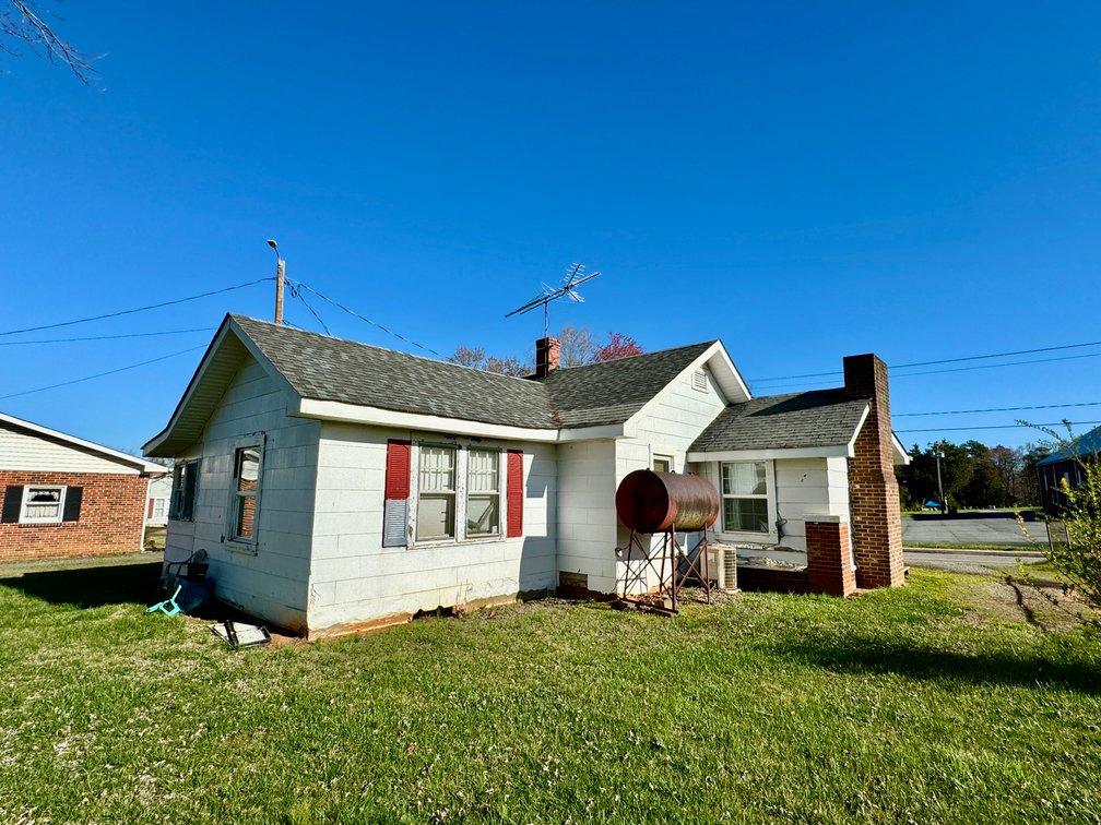 JUDICIAL SALE - 2 Bed/1 Bath Home in East Bend, NC