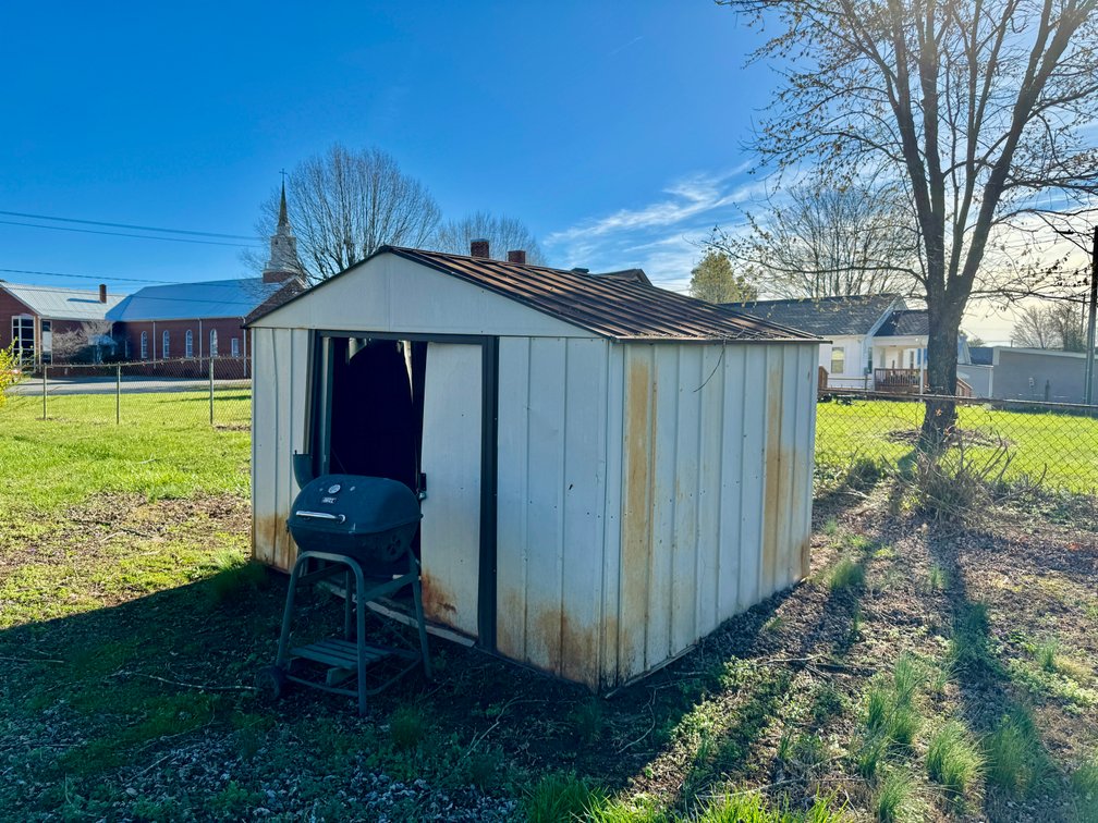 JUDICIAL SALE - 2 Bed/1 Bath Home in East Bend, NC