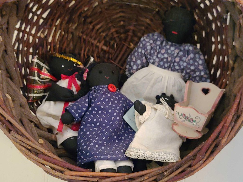 Cloth Dolls/Basket
