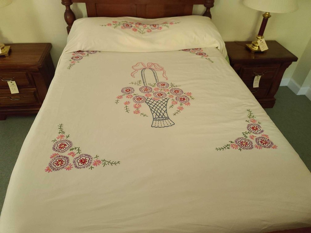 Bedspread/Bed Skirt/Pillow