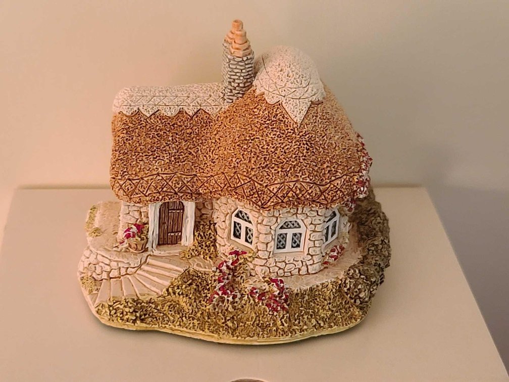 Lilliput Cottage Collections House