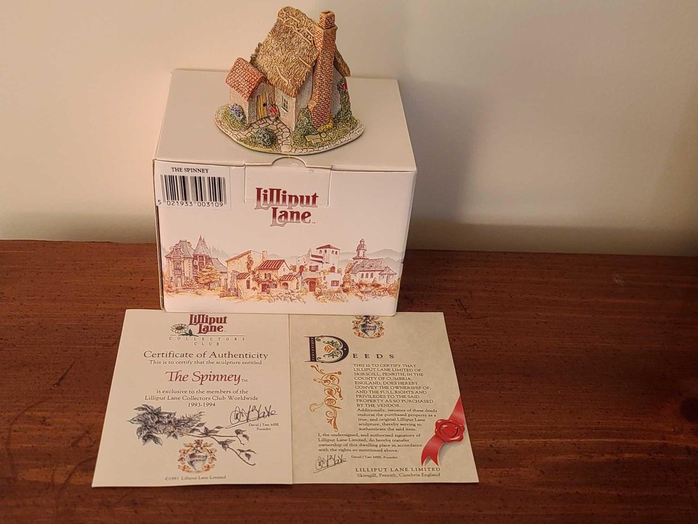 Lilliput Lane Cottage Collections House