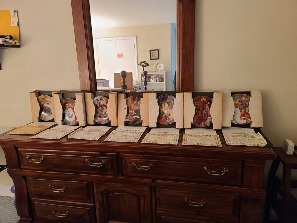 ANNIE Collector Plates(7)