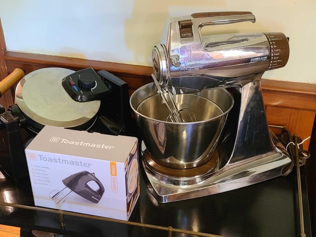 Sunbeam Stand Mixer/Toastmaster Hand Mixer