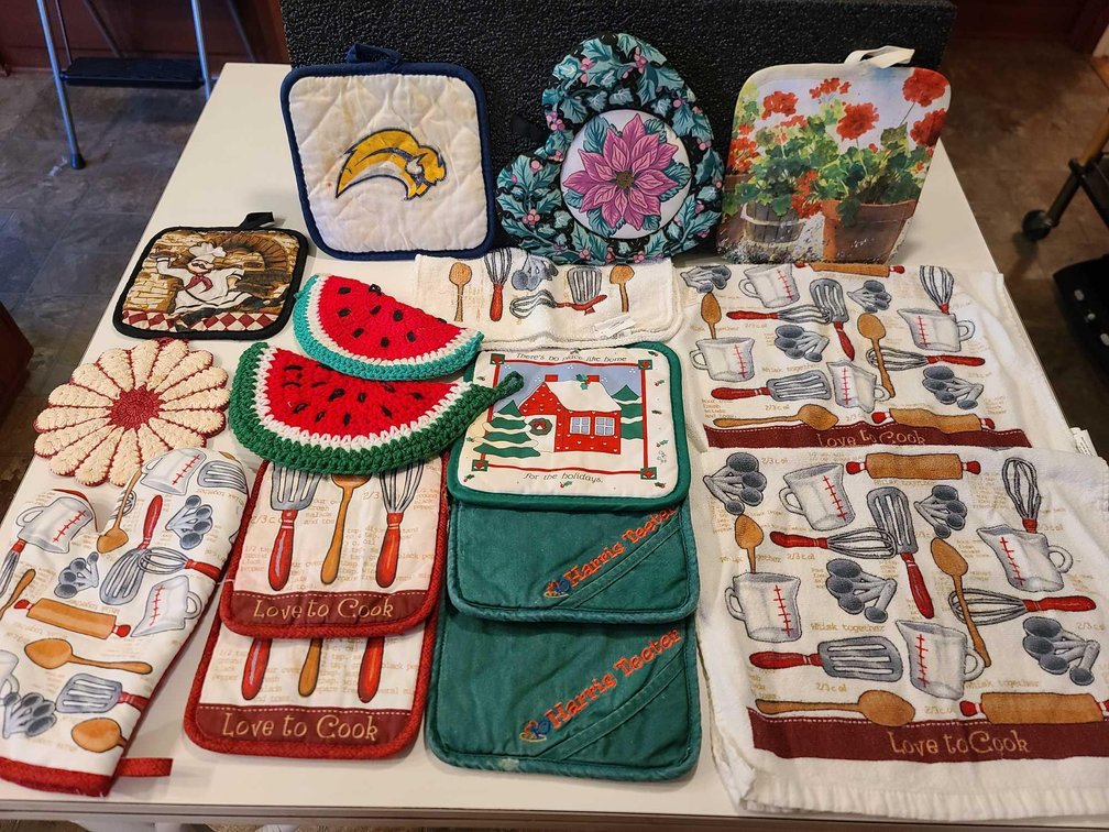Andrea Dish/Pot Holders/Dish Towels