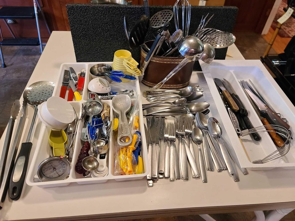 Flatware/Serving Pieces