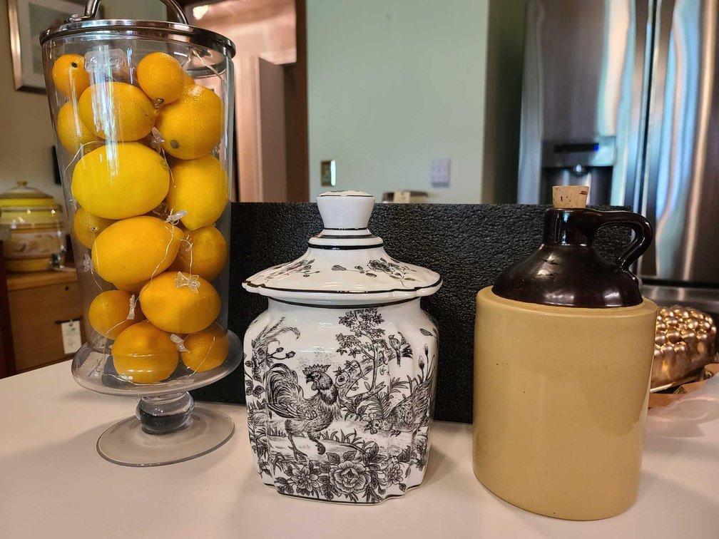 Vase with Lemon-Lights/Canister/Jug